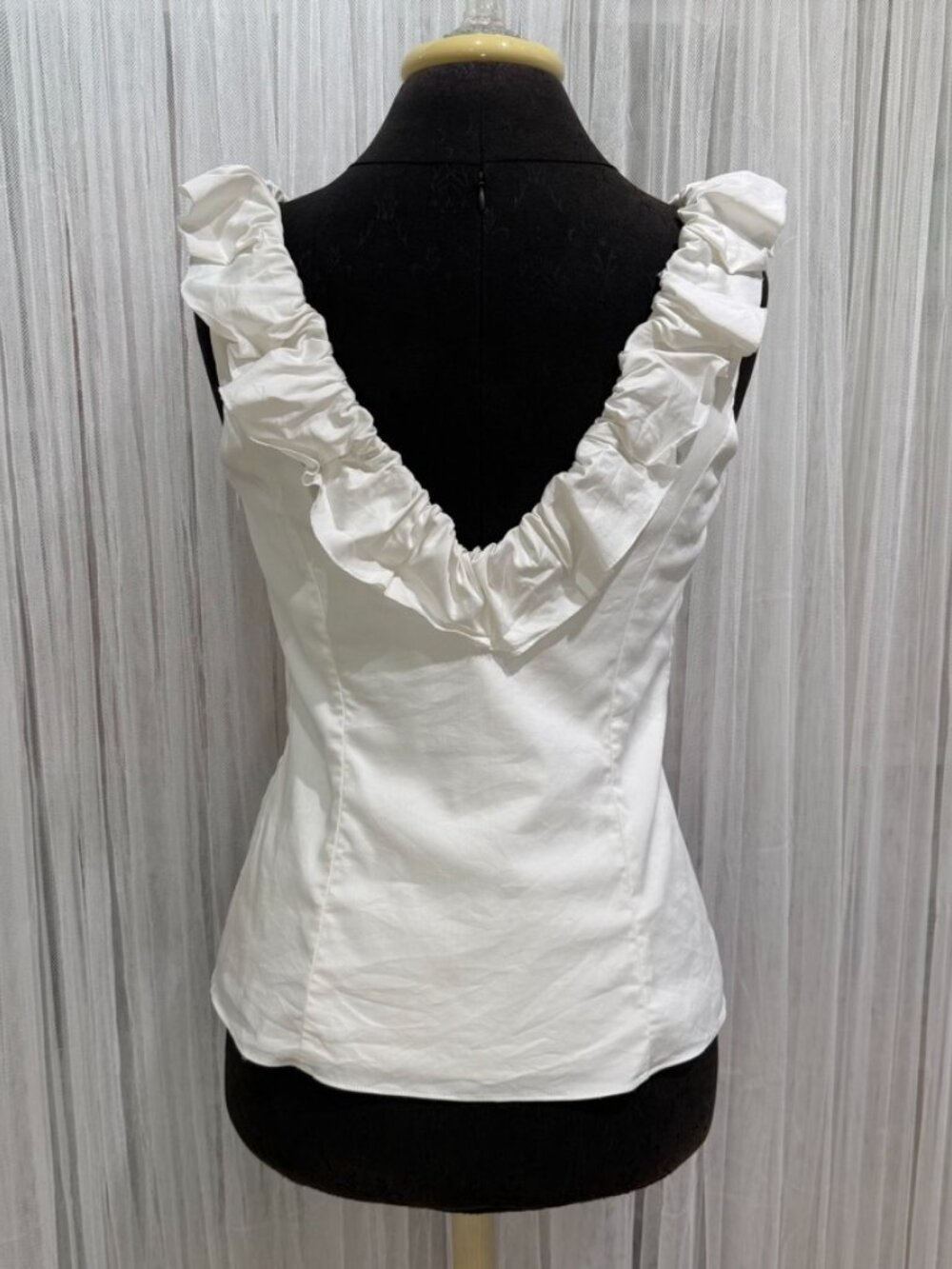 White House Black Market White Ruffle Sleeveless Blouse Top Women's Size 6 Girly - Picture 4 of 13